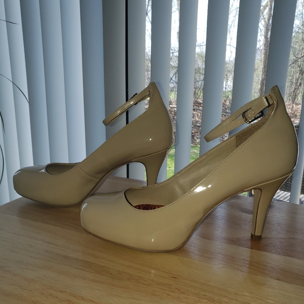 Madden Girl Women's Ginzaa Pump
